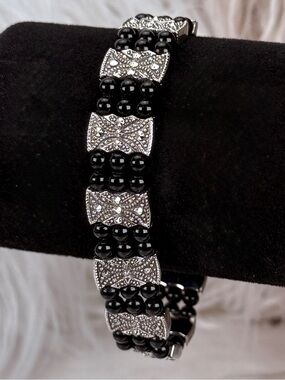 Vintage art deco, aged, silvertone, black bead bracelet